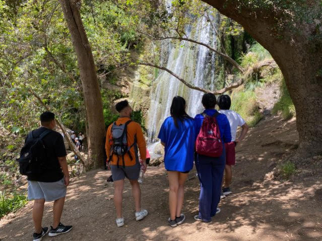 HIKING TO WATERFALLS (1)