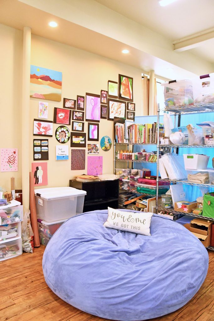 PEOPLE PIC 10 ART CORNER (1)